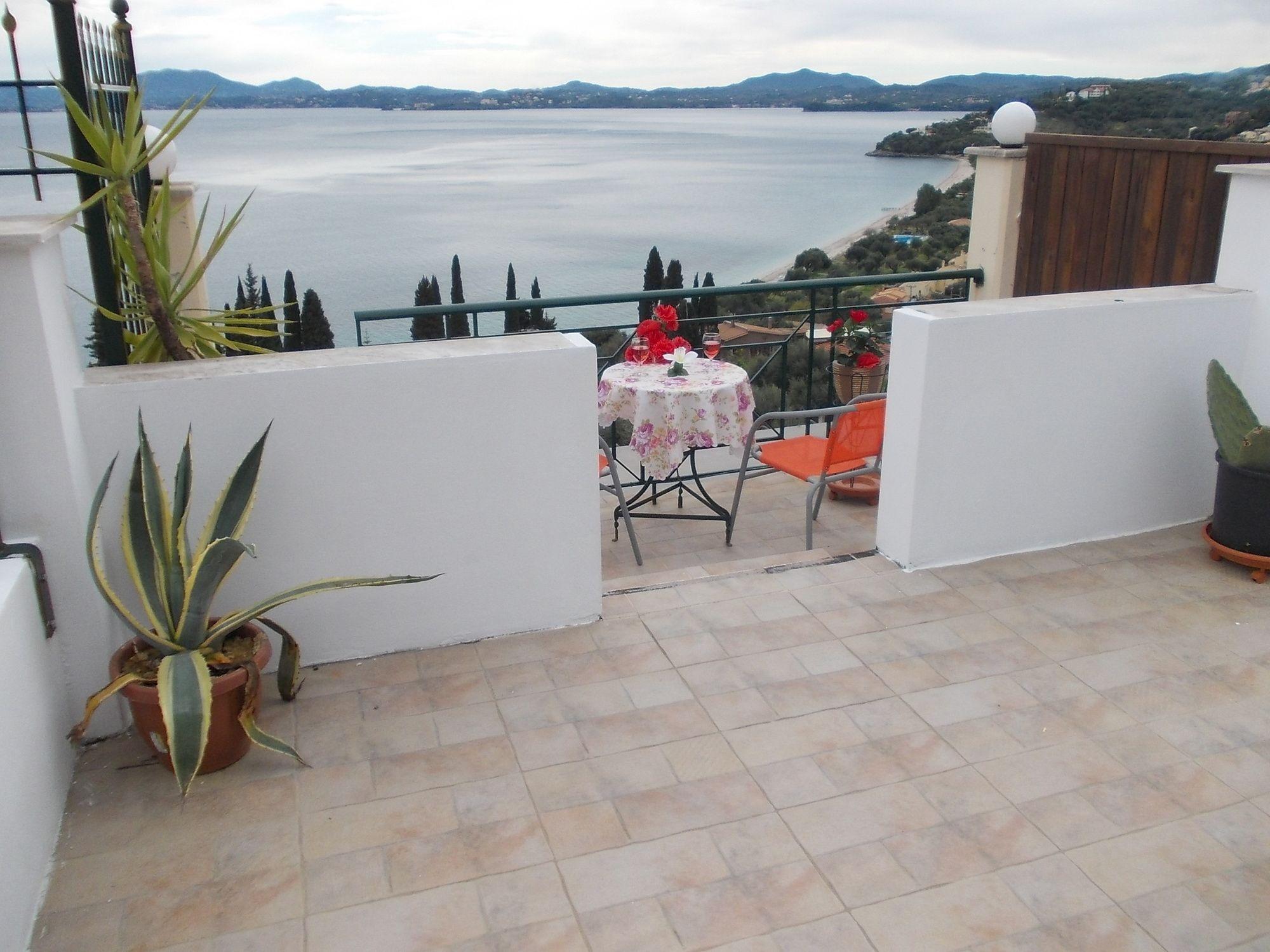 Sarakinos Apartments บาร์บาตี ภายนอก รูปภาพ