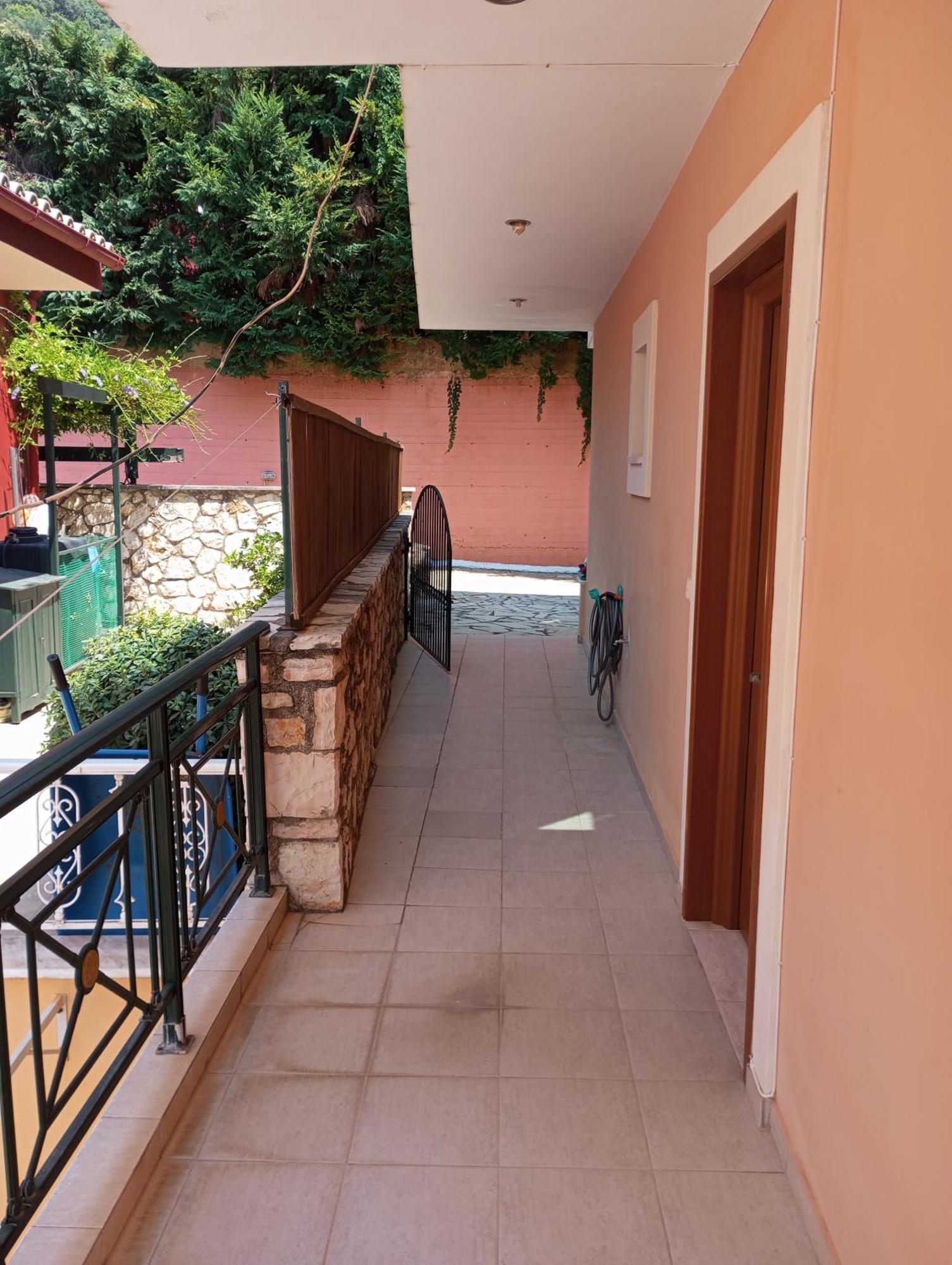 Sarakinos Apartments บาร์บาตี ภายนอก รูปภาพ