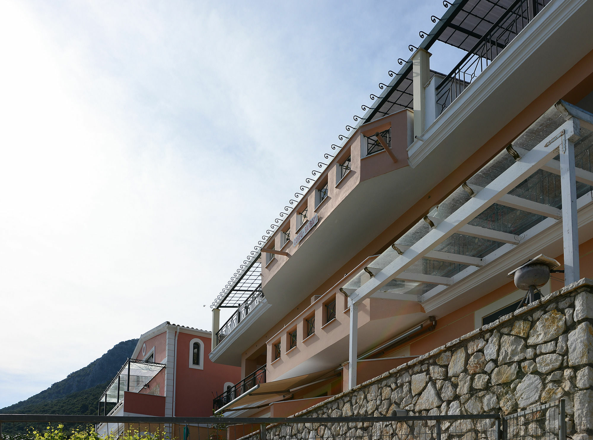 Sarakinos Apartments บาร์บาตี ภายนอก รูปภาพ