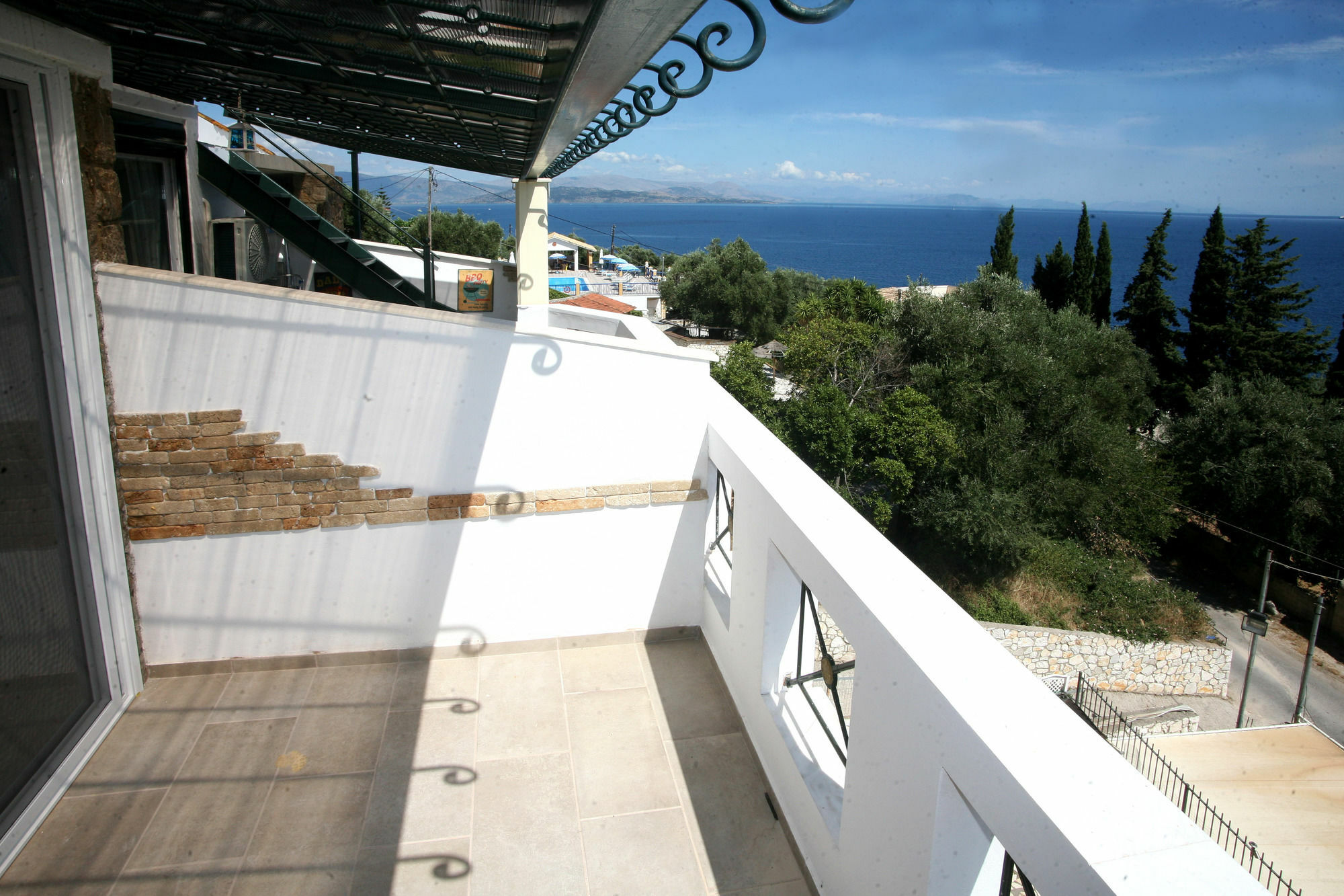 Sarakinos Apartments บาร์บาตี ภายนอก รูปภาพ
